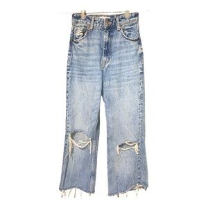 Zara Distressed Denim Jeans Light Wash Size 0 Zip Front Frayed hem Wide Leg
